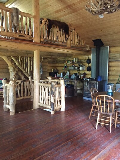 The Perfect 'Get Away' Beautifully Crafted Log Cabin On Private Reservoir