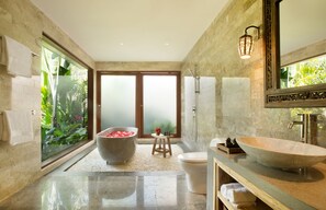 Combined shower/tub, eco-friendly toiletries, hair dryer, towels