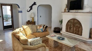 Smart TV - BEACHFRONT 3 bedroom Spacious Comfy. Pet Friendly! (Puerto Peñasco)