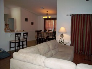 Living area - beautiful homeaway , 2815 sw 29th pl (Cape Coral)