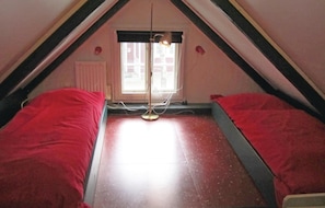 2 bedrooms, travel cot, free WiFi
