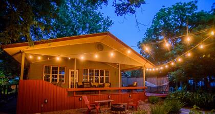 Guadalupe River Retreat with Kayaks, Ping Pong & Foosball!