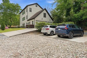 Property grounds - West Midtown 2BR (1st Floor) w/ Free parking (Atlanta)