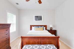 2 chambres, fer et planche à repasser, Wi-Fi, draps fournis