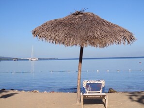 Beach towels - Secluded sea-view apartment 2 mins from beach, WiFi, 24hr security (Ocho Rios)