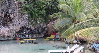 Secluded sea-view apartment 2 mins from beach, WiFi, 24hr security