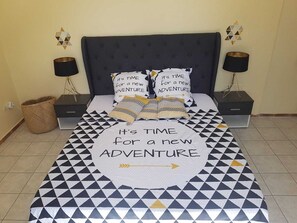 4 bedrooms, iron/ironing board, WiFi, bed sheets