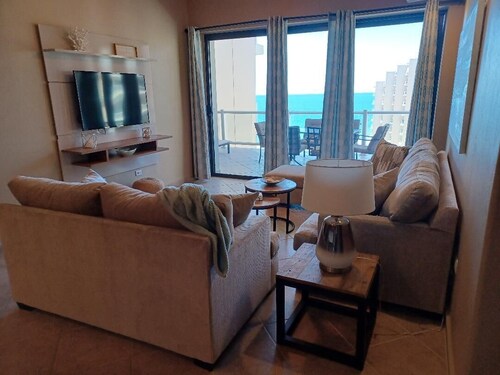 Beautifully decorated 2BR 2BA condo with fantastic ocean views!