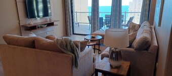 Beautifully decorated 2BR 2BA condo with fantastic ocean views!