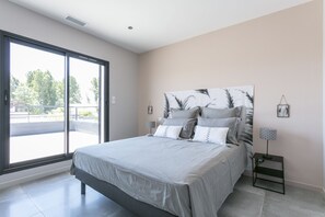 3 bedrooms, iron/ironing board, free WiFi, bed sheets - Superb new contemporary villa with private pool 400 m from the sea  (Agde)