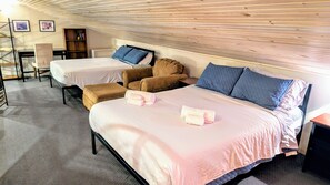 3 bedrooms, desk, iron/ironing board, free WiFi