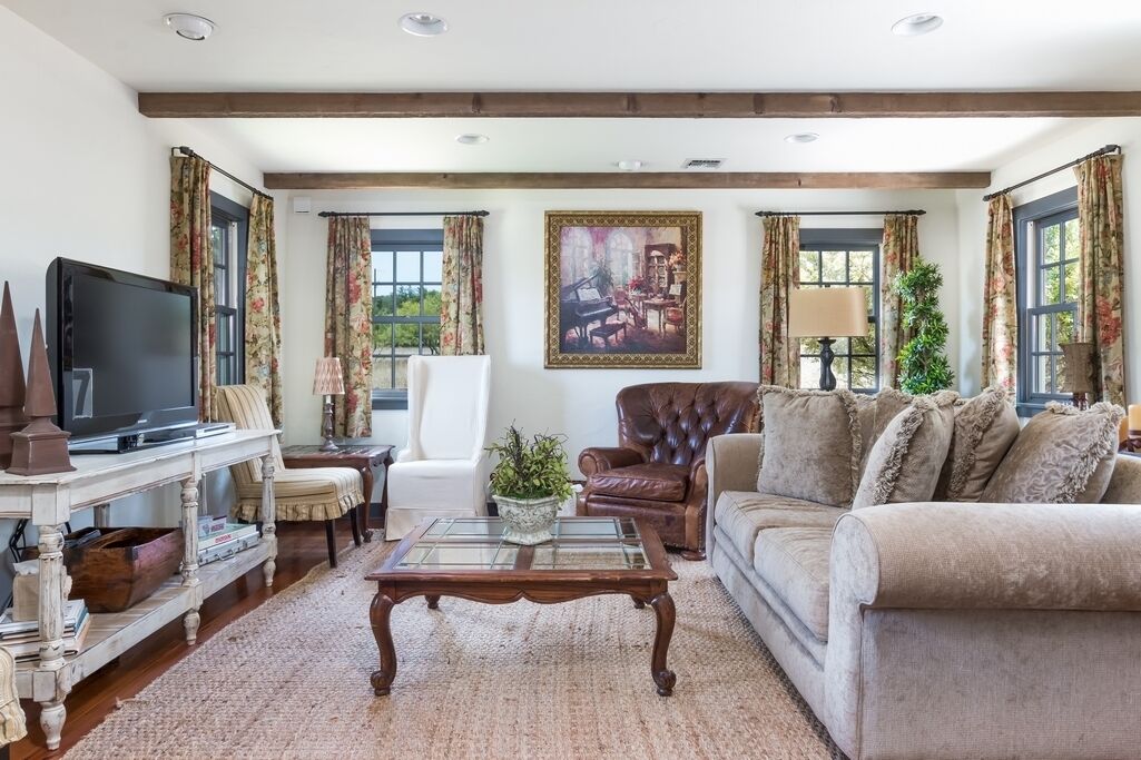 Smart TV, reproductor de DVD, libros y videoteca 