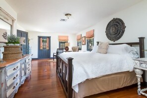 4 bedrooms, iron/ironing board, free WiFi, bed sheets - Legacy Ranch Guest Houses: just 8 minutes from Main St on private gated ranch (Fredericksburg)