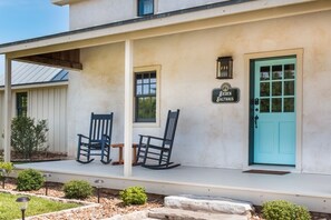Exterior - Legacy Ranch Guest Houses: just 8 minutes from Main St on private gated ranch (Fredericksburg)