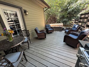 Outdoor dining - HOT TUB! Between Jackson, Grand Teton NP, and Grand Targhee, Yellowstone NP!! (Victor)