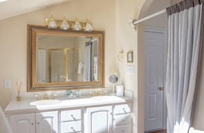 Shower, jetted bath, hair dryer, bidet