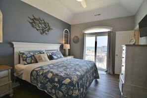 5 bedrooms, free WiFi, bed sheets - Big Blue – Family-Friendly Home with Pool, Tiki Bar, Just Steps from the Shore (Ocean Isle Beach)