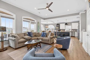 Smart-tv, een open haard en tafelvoetbal