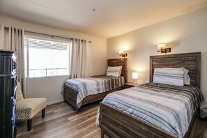 2 slaapkamers, een strijkplank/strijkijzer, gratis wifi, beddengoed