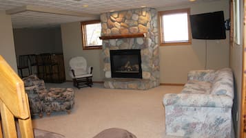 TV, fireplace