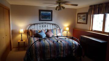 2 camere, una scrivania, ferro/asse da stiro, culla da viaggio