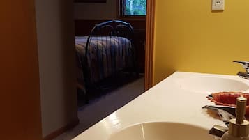 2 bedrooms, desk, iron/ironing board, travel cot