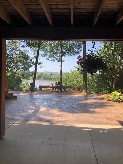 The Hager House - River View - Pet Friendly - Walk-out Basement Apartment