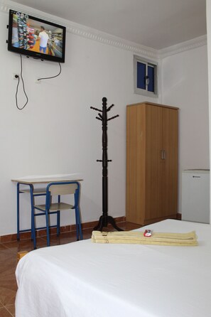 Comfort Double Room, Non Smoking | Minibar, desk, free WiFi, bed sheets