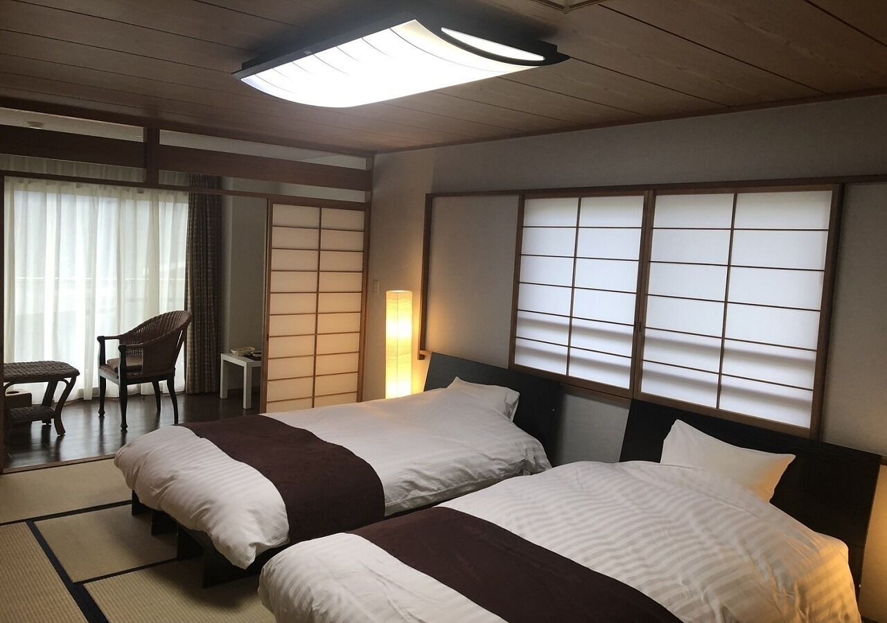 Premium bedding, down comforters, in-room safe, soundproofing