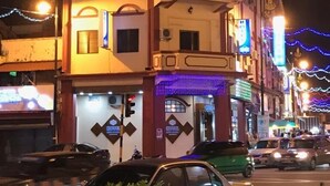 Imej tidak diklasifikasikan, 2 daripada 42, butang