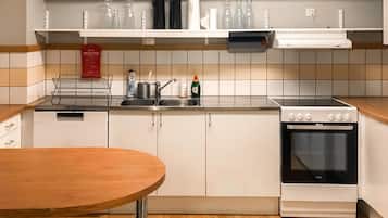 Fridge, stovetop, dishwasher, coffee/tea maker