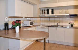 Fridge, stovetop, dishwasher, coffee/tea maker
