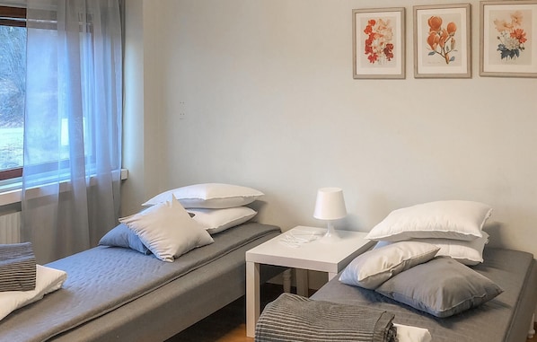 4 bedrooms, free WiFi, bed sheets