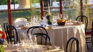 Outdoor dining - Hotel La Tortiola (Vigarano Mainarda)
