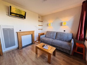 TV - Charming 1-BR Apt in Les Coches - Sleeps 4, Near Slopes (La Plagne)