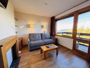 TV - Charming 1-BR Apt in Les Coches - Sleeps 4, Near Slopes (La Plagne)