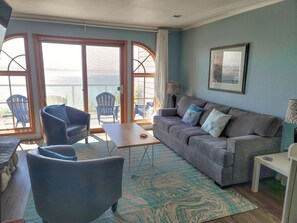 TV, peis, DVD-spiller og bøker