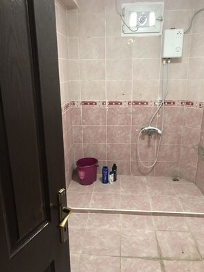 Apartment, Non Smoking | Bathroom shower