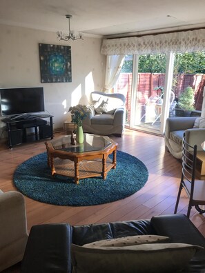 Luxury House, 4 Bedrooms, Non Smoking, Garden View | Living room | TV