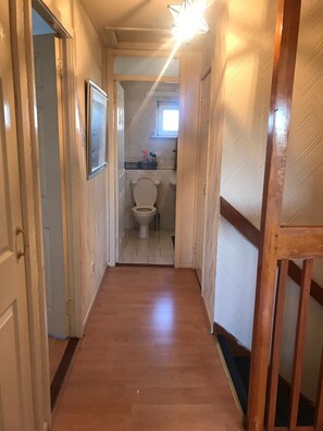 Luxury House, 4 Bedrooms, Non Smoking, Garden View | Bathroom | Combined shower/tub