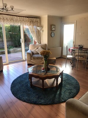 奢華單棟房屋, 4 間臥室, 非吸煙房, 花園景 | 客廳 | 電視