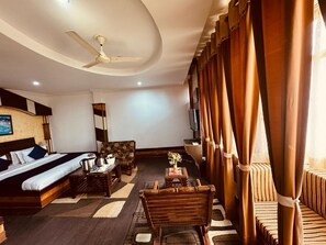 In-room safe, desk, laptop workspace, rollaway beds - Moon Walk Residency (Dharamshala)