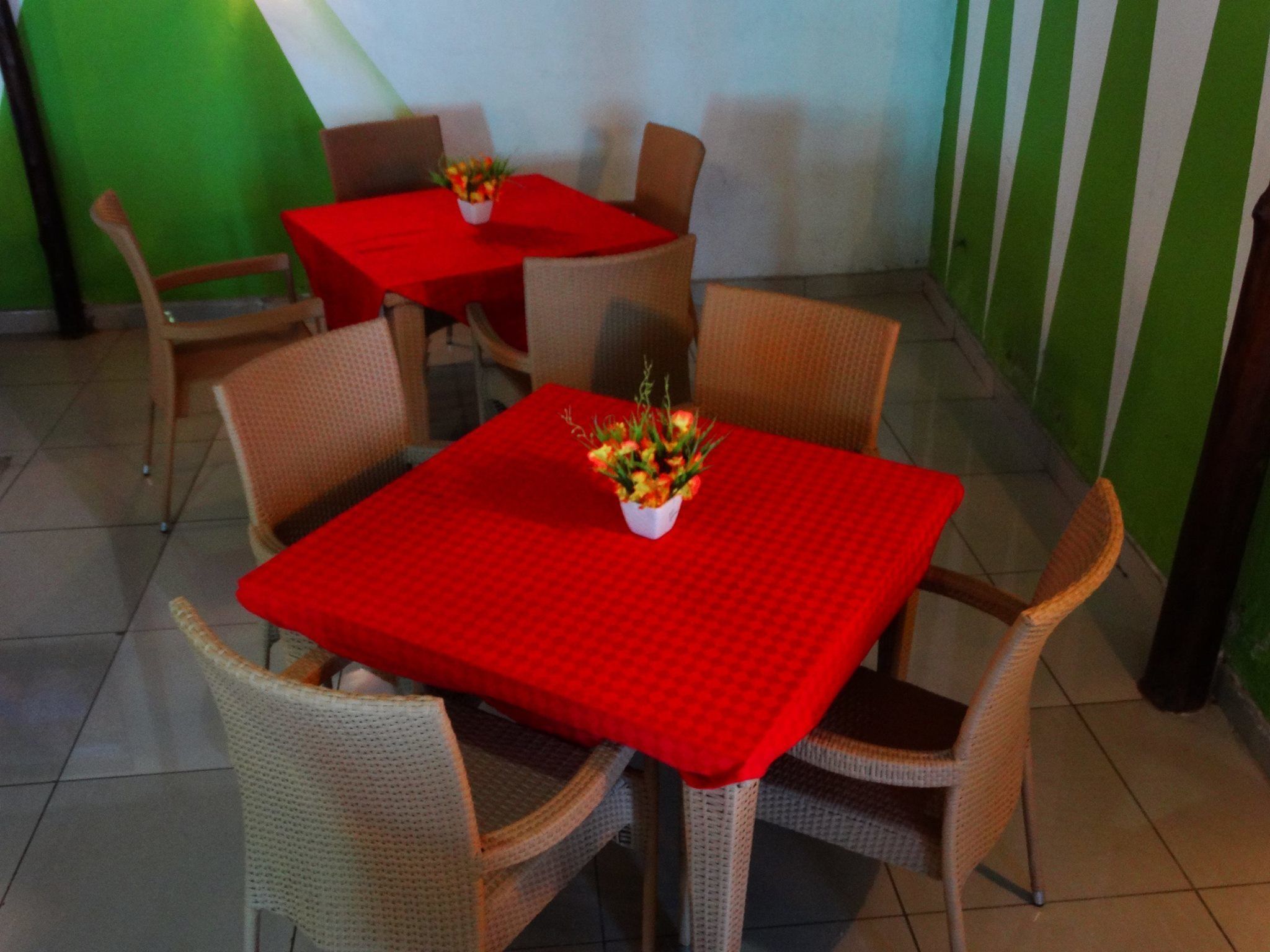 breakfast, lunch, dinner served; local and international cuisine