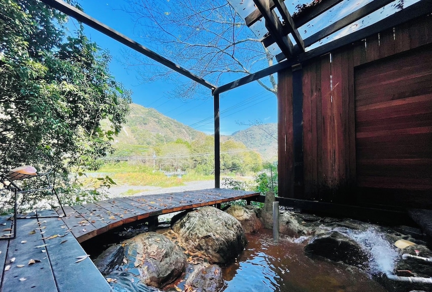 森之秘湯評價、溫泉體驗、親切主人與貓咪陪伴 – 山林秘境溫泉民宿 - 照片 1