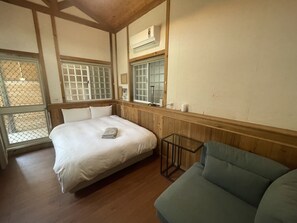 Blackout drapes, free WiFi, bed sheets - Mhuwe hotspring (Ren'ai)
