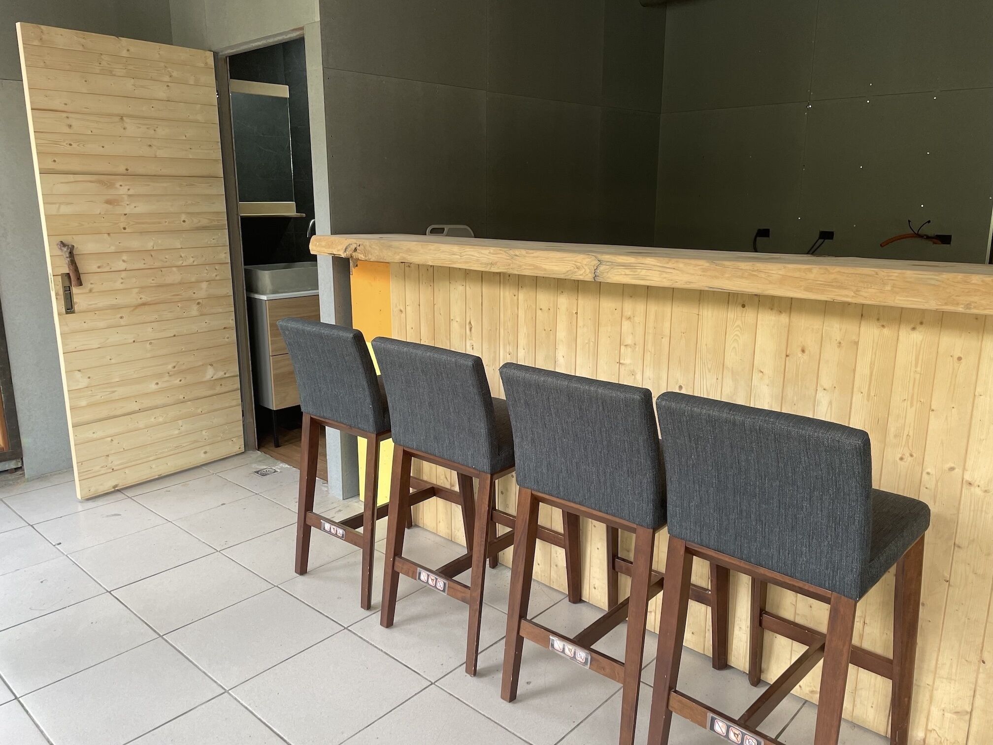 family house, 4 bedrooms, accessible | living area | flat-screen tv