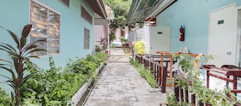 OYO 681 Paradise Hotel