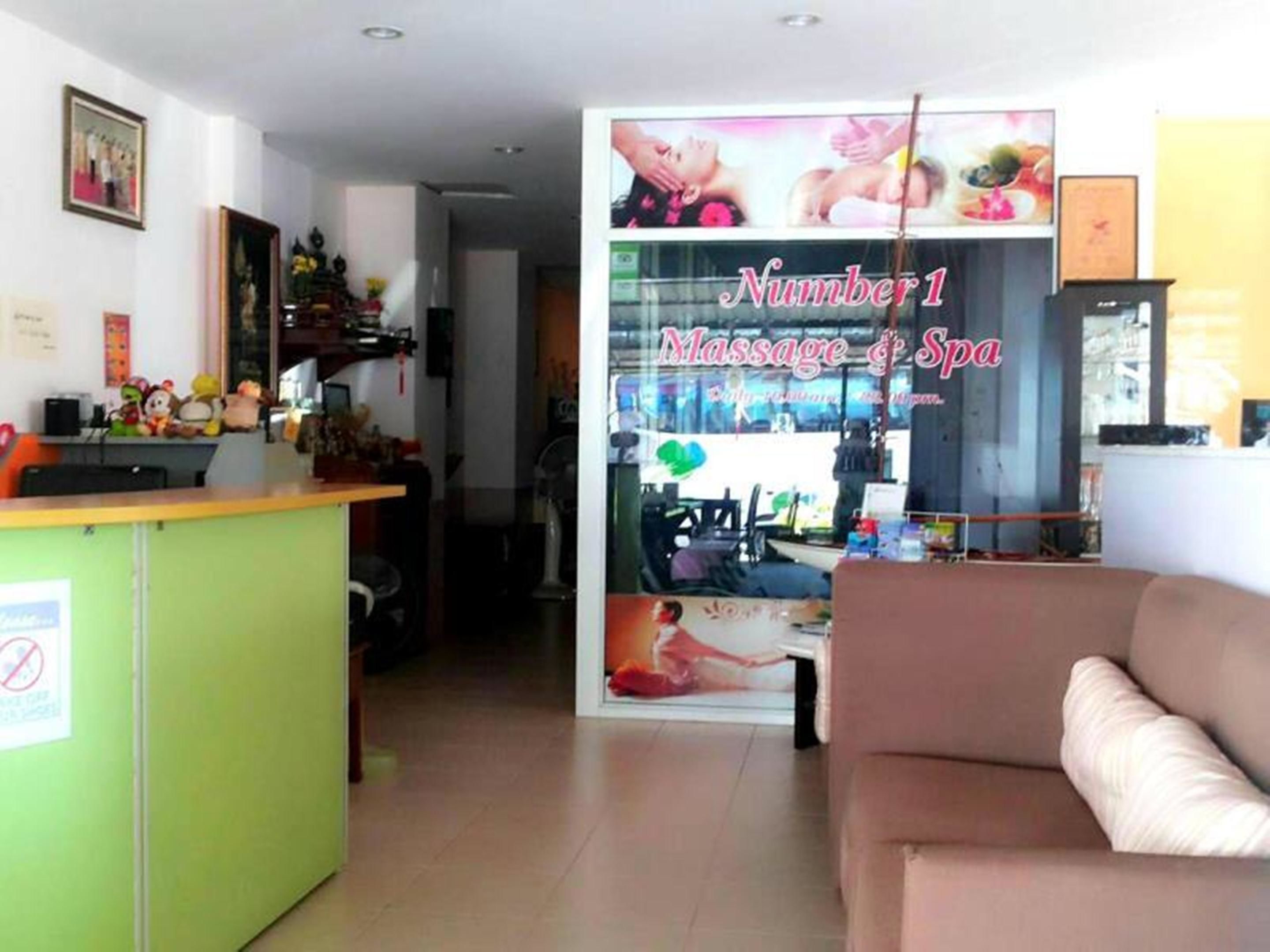 ฝ่ายต้อนรับ