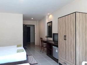 Dobbeltrom – basic | Skrivebord, wi-fi (inkludert) og sengetøy