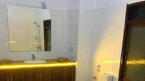 Family Double Room | Bathroom | Shower, free toiletries, hair dryer, slippers - Legacy Zanzibar (Nungwi)